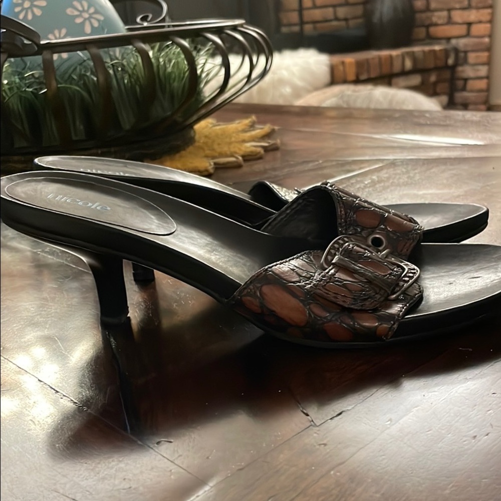 🤎Nicole Brown Mules with Metallic Embellishment - Picture 9 of 16